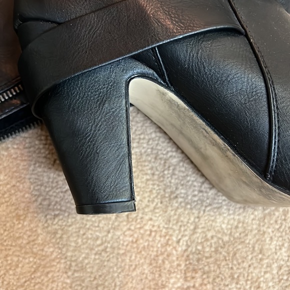 Heels - Picture 3 of 4